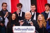 Czasem trzeba znać "członka wprowadzającego", czasem pisma Dmowskiego. Tak się trafia do polityki