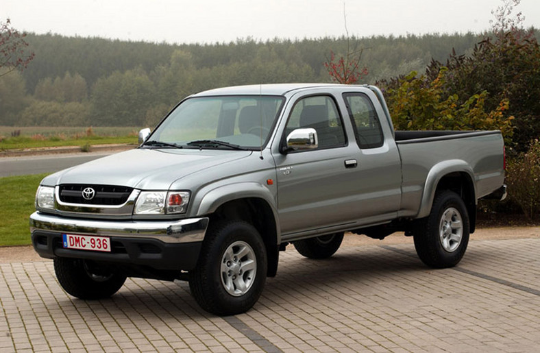 Używana Toyota Hilux: ciężarówka 4x4