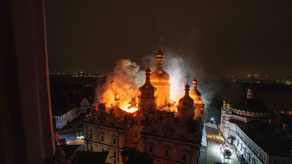 Požara u Kijevsko-pečerskoj lavri usled napada ruskih snaga 