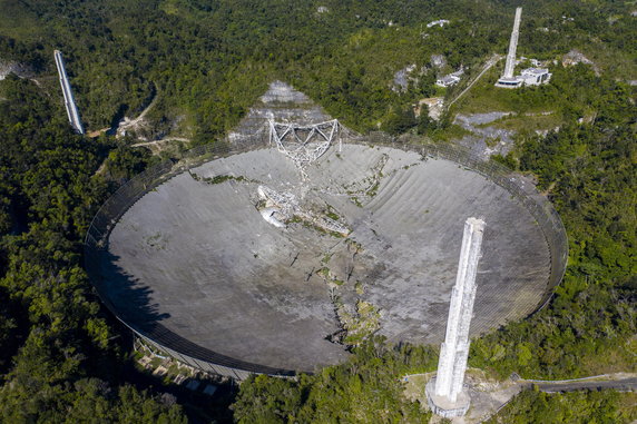 Arecibo telescope damaged