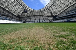 Na tym "klepisku" Polska zagra z Ukrainą. Tak wygląda murawa na Stade Velodrome