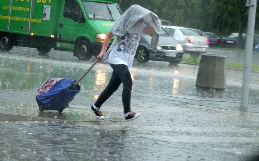 Ulewna burza zaskoczyła warszawiaków