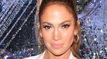 Jennifer Lopez eksponuje biust. Jest na co popatrzeć!