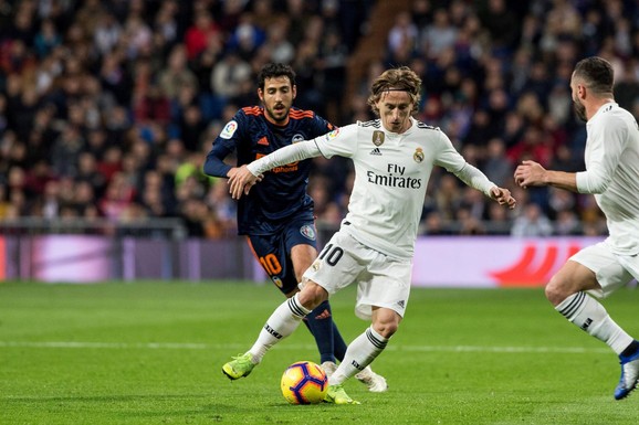 Luka Modrić na duelu sa Valensijom u poslednjem kolu španske Primere