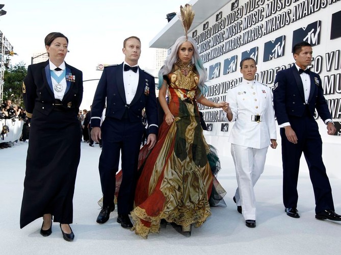 Kreacje gwiazd na gali MTV MWA