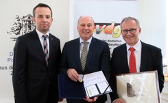 Niemiecki polityk odznaczony honorowym tytułem. 'Mój ojciec wracał pojednany z ostatniej wizyty w Polsce'