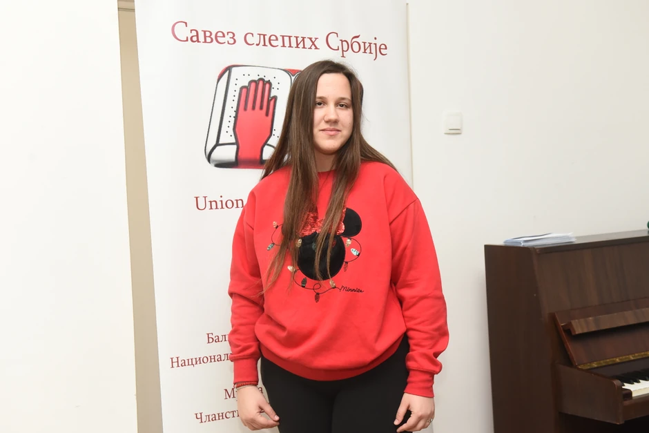 Anđela Jakovljević (15) iz Čačka, učenica prve godine Srednje medicinske škole takođe je jedna od najboljih učenica