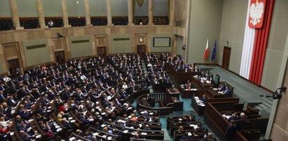 Nowy sondaż CBOS. PiS z ogromną przewagą