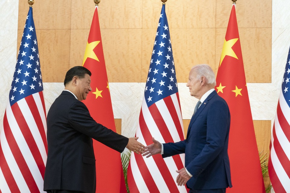 Xi Jinping i Joe Biden spotkali się w kuluarach szczytu G20 w Indonezji