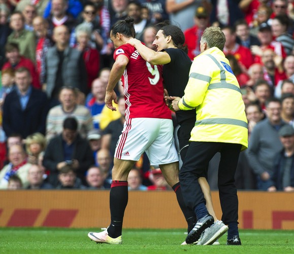 Ibrahimovic 'zaatakowany' podczas meczu przez swojego... sobowtóra