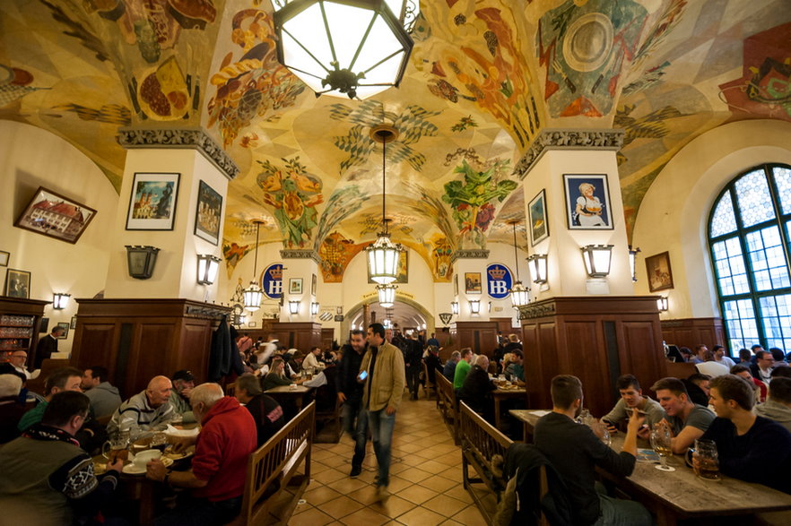 Słynna piwiarnia Hofbräuhaus am Platzl, Monachium