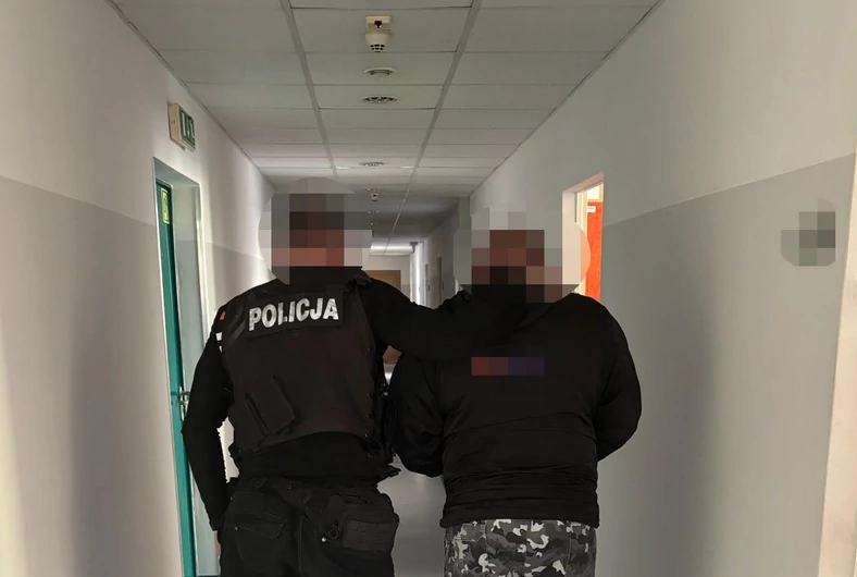 Obraz pochodzący z serwisu https://piaseczno.policja.gov.pl/pp1/aktualnosci/129486,Zdenerowal-sie-wiec-urwal-wycieraczke.html