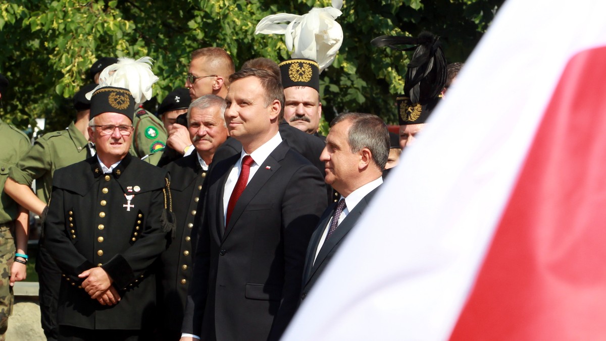 Będziemy czynili wszystko, aby dobra zmiana się udała i żeby nawet ci, którzy próbują w niej przeszkodzić, nie dali rady – mówił dzisiaj w Tychach prezydent Andrzej Duda. Mieszkańców miasta prosił "o nowych Polaków" i dziękował za powstania śląskie.