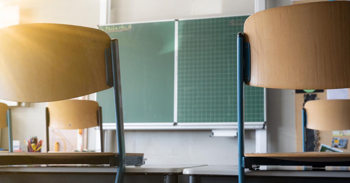 Protest nauczycieli 2025. „Solidarność” oflaguje szkoły i przedszkola w sprawie wynagrodzeń i godzin ponadwymiarowych