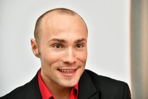 DAO ĆERKI IME KAO I NOVAK ĐOKOVIĆ Oglasio se Aca Sofronijević nakon što je postao tata: "Beba je prelepa, mama je super"