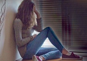 Devojka, nasilje nad ženama, pokrivalica