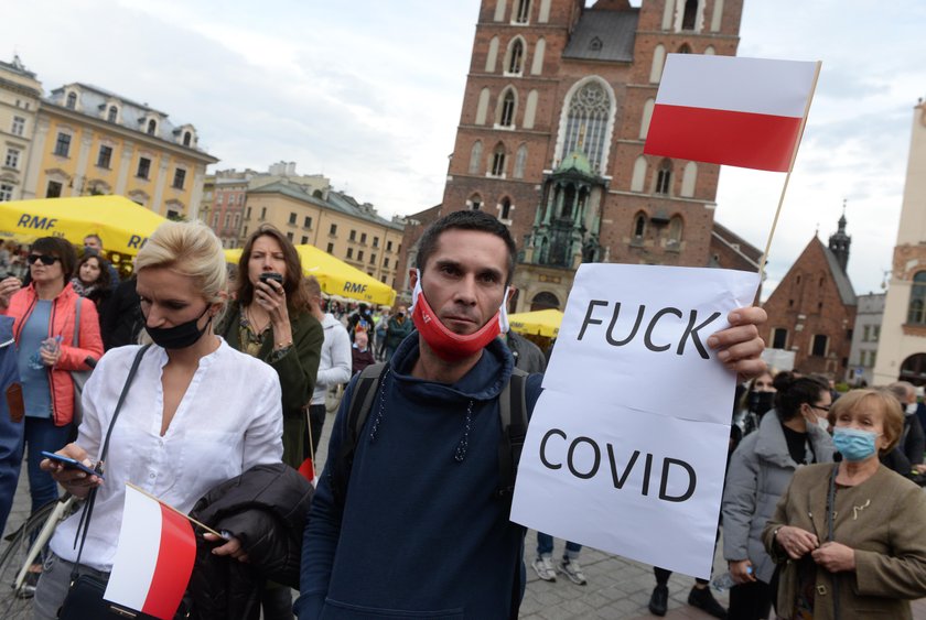 Uważają, że pandemii nie ma i protestują. Szokujące obrazki z Polski