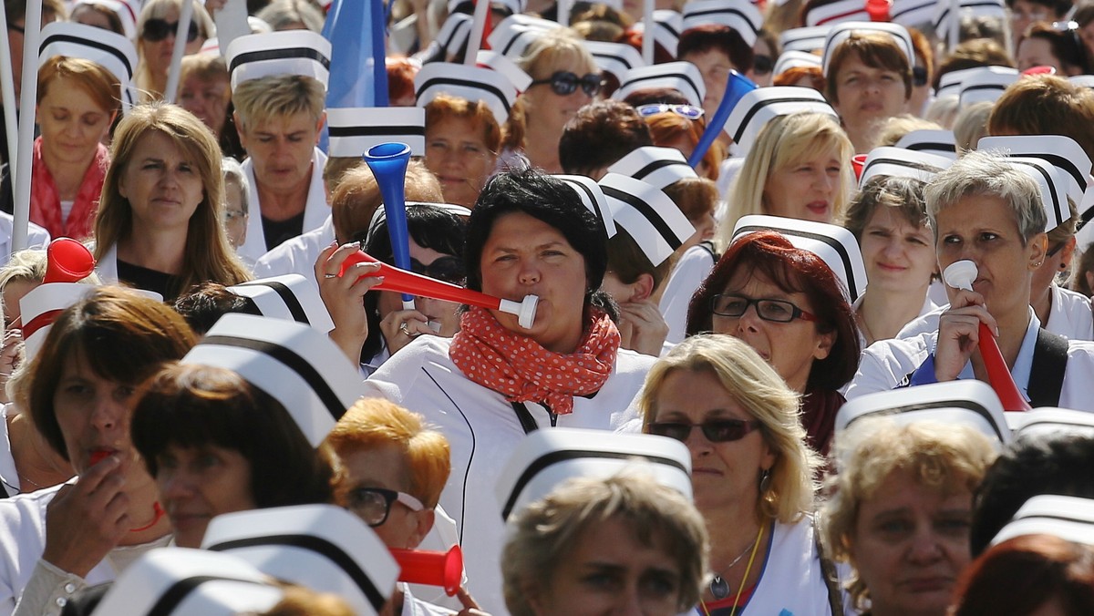 WARSZAWA MANIFESTACJA PIELĘGNIAREK I POŁOŻNYCH (protest OZZPiP)