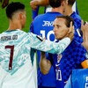 Kristijano Ronaldo teši Luku Modrića posle eliminacije Hrvatske sa Svetskog prvenstva | Foto: REUTERS/Jeenah Moon