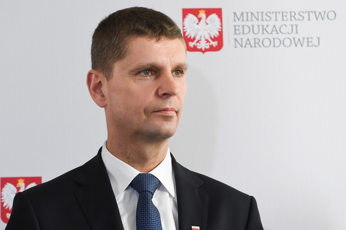 Jednocześnie szef MEN zaznaczył, że "trzeba przygotowywać dzieci do życia seksualnego, ale niekoniecznie w wieku kilku lat".