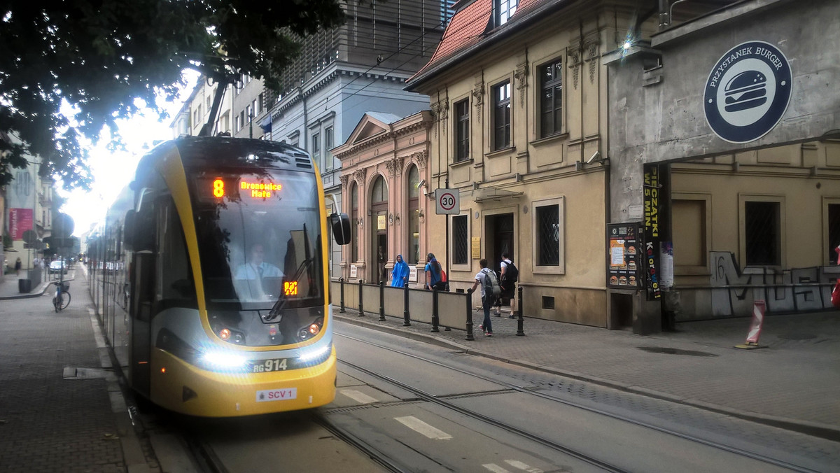Więcej autobusów i tramwajów pojawi się na najpopularniejszych liniach komunikacyjnych w mieście. Zmiany mają wejść w życie od 3 października. Wzrośnie m.in. częstotliwość kursowania linii numer "9" czy "18".