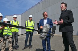 Elon Musk zapowiada pierwsze Tesle z Berlina. Wciąż szuka ludzi do pracy w Niemczech