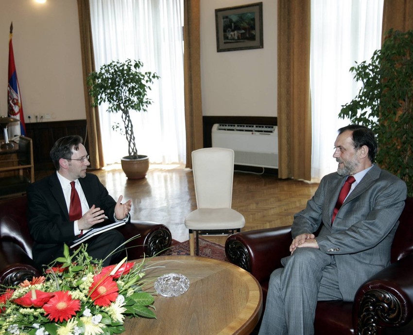 Džon Klint Vilijamson, u vreme dok je bio ambasador SAD za ratne zločine, u julu 2006. sastao se sa Vukom Draškovićem