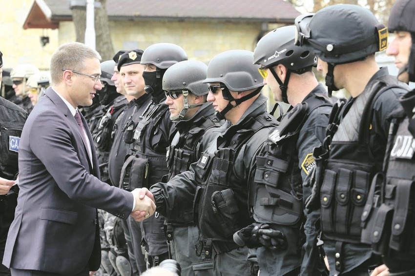 Trudimo se da jačamo svoje snage i svoju zemlju, ali ne samo na vojnom planu, već i na ekonomskom i  političkom