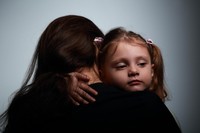 Zakupoholizm rodziców. „Sama sobie sukienki nie kupię, ale dziecku nie odmówię"