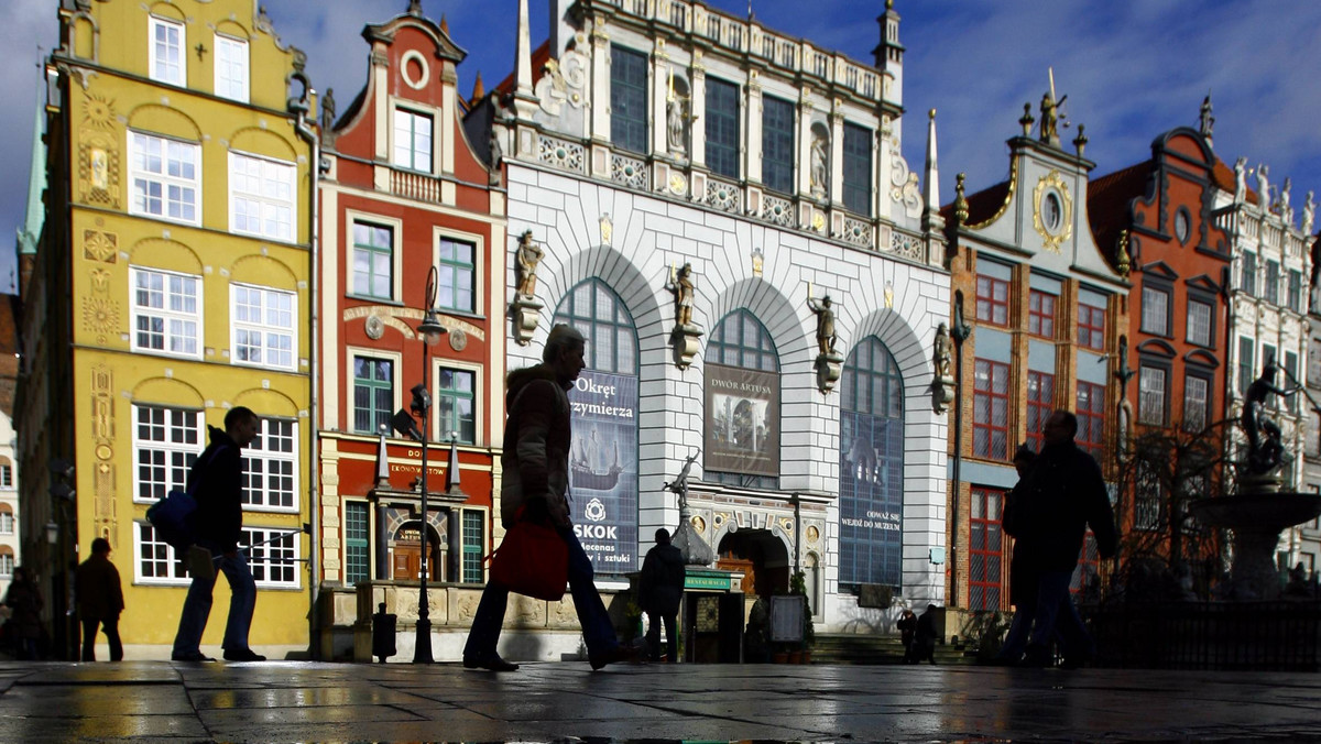 Znane gdańskie zabytki takie jak Ratusz Głównomiejski, Dwór Artusa, których właścicielem jest Muzeum Historyczne Miasta Gdańska, zostały obciążone hipoteką na rzecz firmy, która wykonywała remont dla muzeum. Placówka twierdzi, że zapłaciła wszelkie należności.