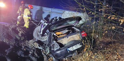 Koszmar. Przyczepa z węglem odczepiła się od ciężarówki i zabiła trzy osoby. Zdjęcia przerażają