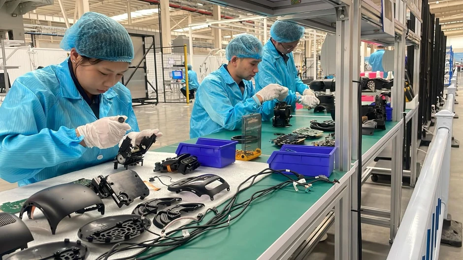 Kinesko-srpski omladinski centar, humanoidi roboti i fabrika robota