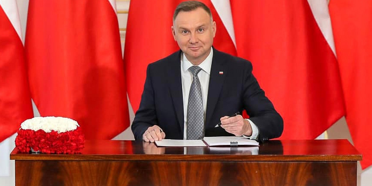 Prezydent Andrzej Duda złożył podpis pod ustawą o wakacjach kredytowych.