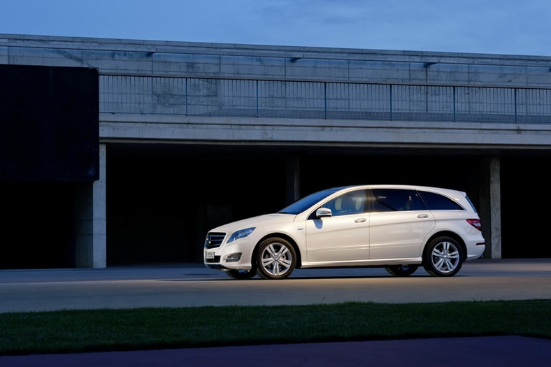 Mercedes klasy R – najbardziej niezdecydowane auto świata jest teraz jeszcze brzydsze