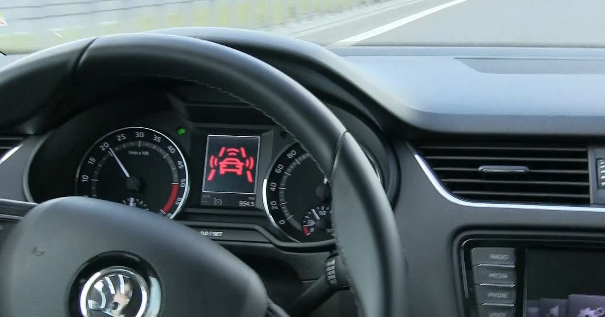 Front assist skoda
