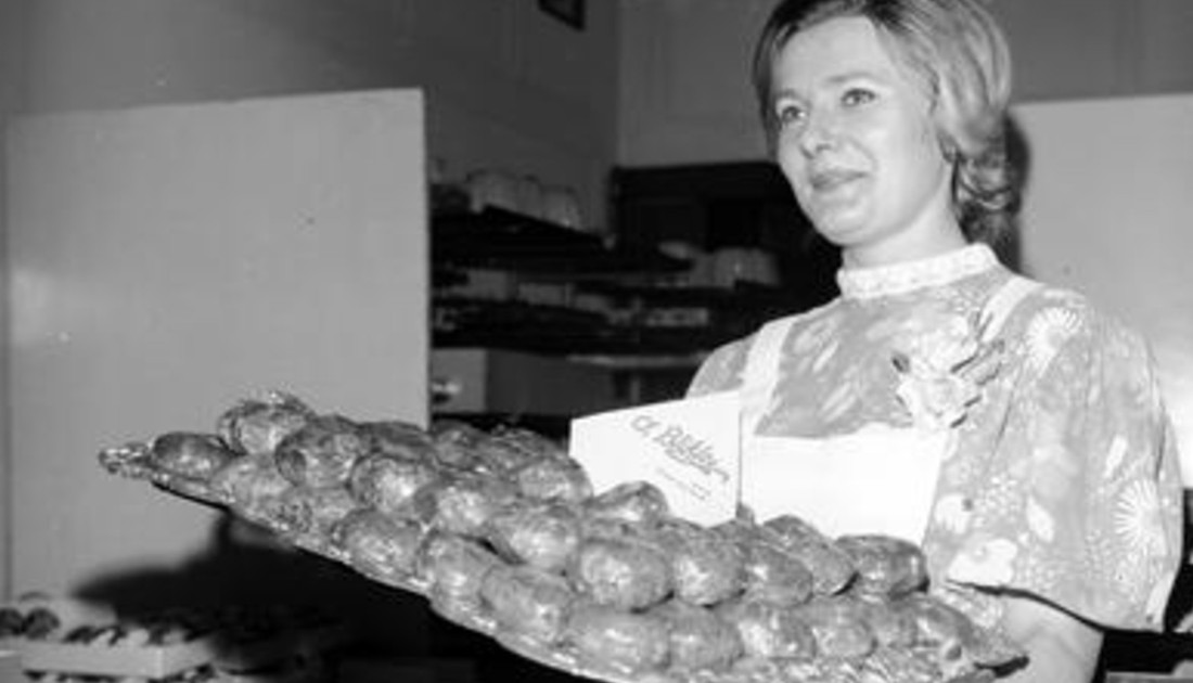 Tłusty czwartek w PRL. Gdzie "rzucili" pączki? Kolejki i surowce zastępcze [FOTO]