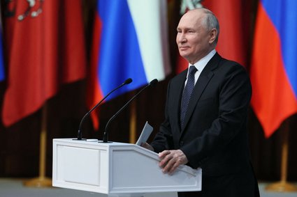 Putin śmieje się z sankcji. Rosja dalej korzysta z transportu Europy