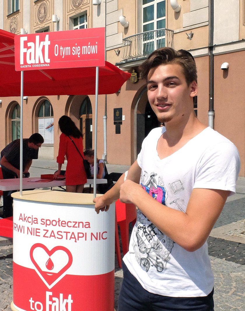 Dzisiaj oddaję krew trzeci raz – zwierza się Jan Werda (18 l.), uczeń liceum.