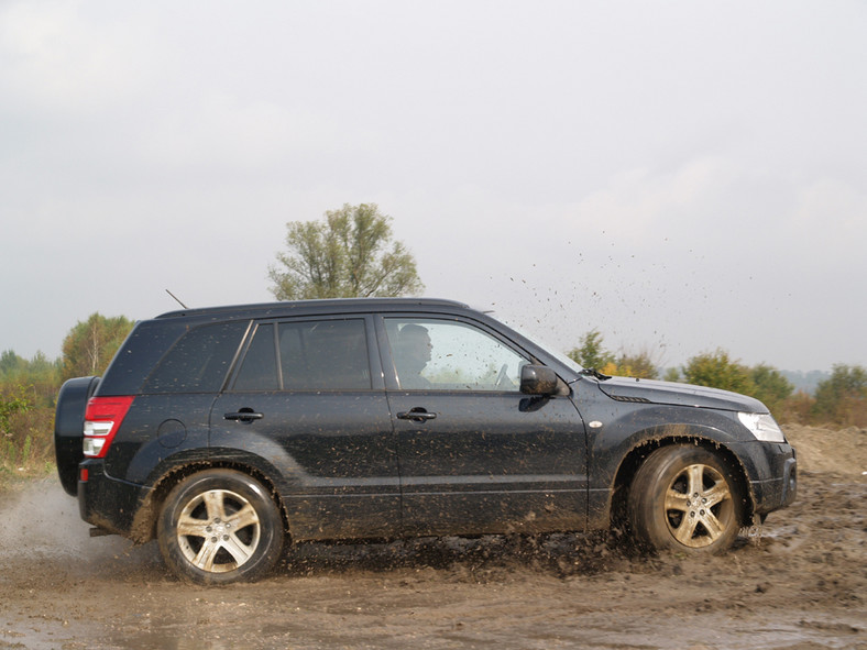 Suzuki Grand Vitara 2.0 - Pół SUV, pół terenówka