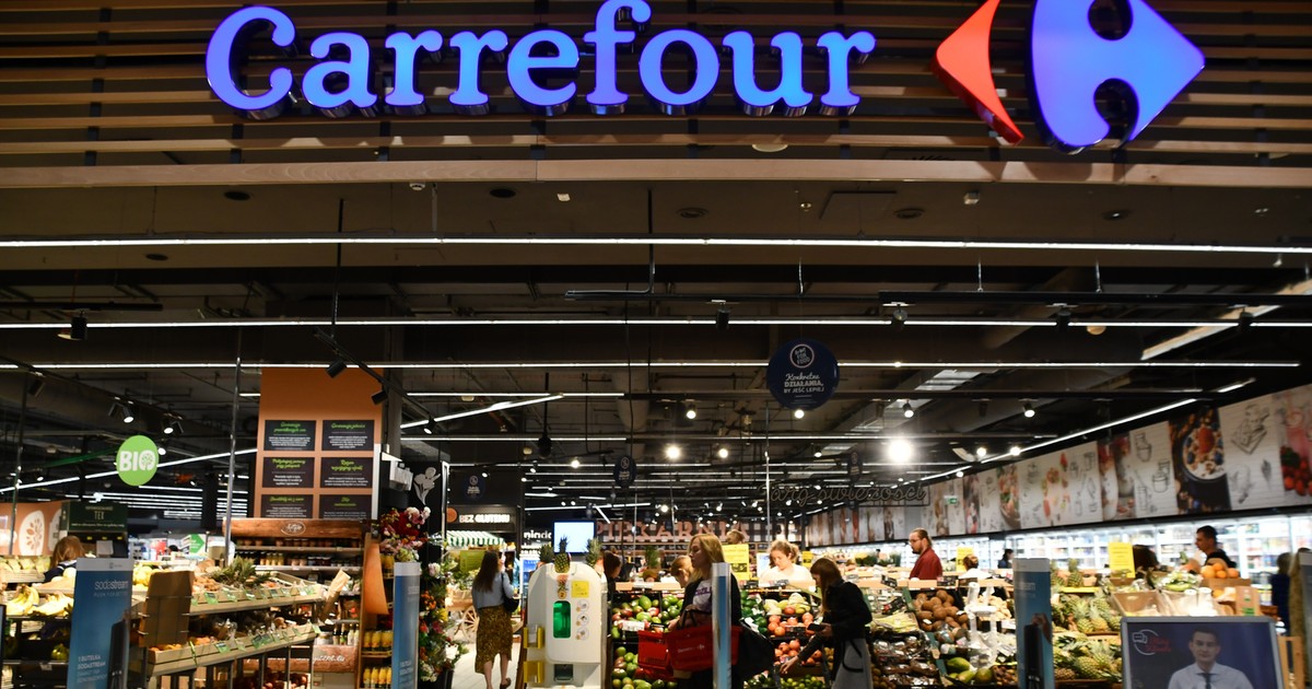 Zwolnienia grupowe w Carrefourze w Polsce. "Dochodzi do absurdalnych sytuacji"
