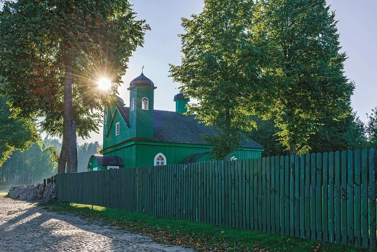 Kruszyniany. Będąc tutaj, warto zwiedzić z przewodnikiem XVIII-wieczny tatarski meczet