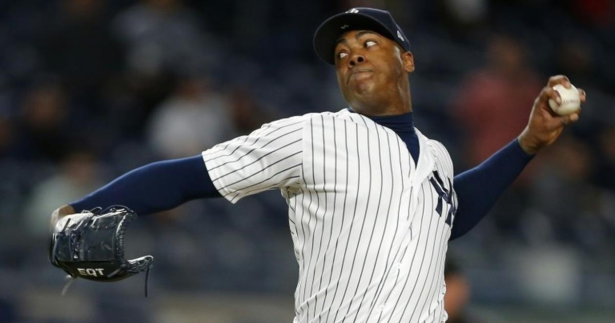 Aroldis Chapman throws a pitch 105.1 mph