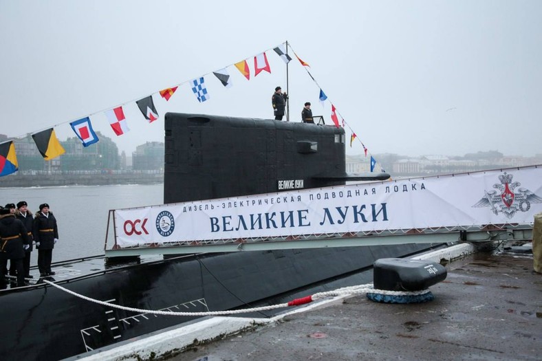 podniesienie bandery na "Wielkich Łukach"