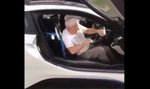 Kupił auto za ponad pół miliona i nie potrafi z niego wyjść [WIDEO]