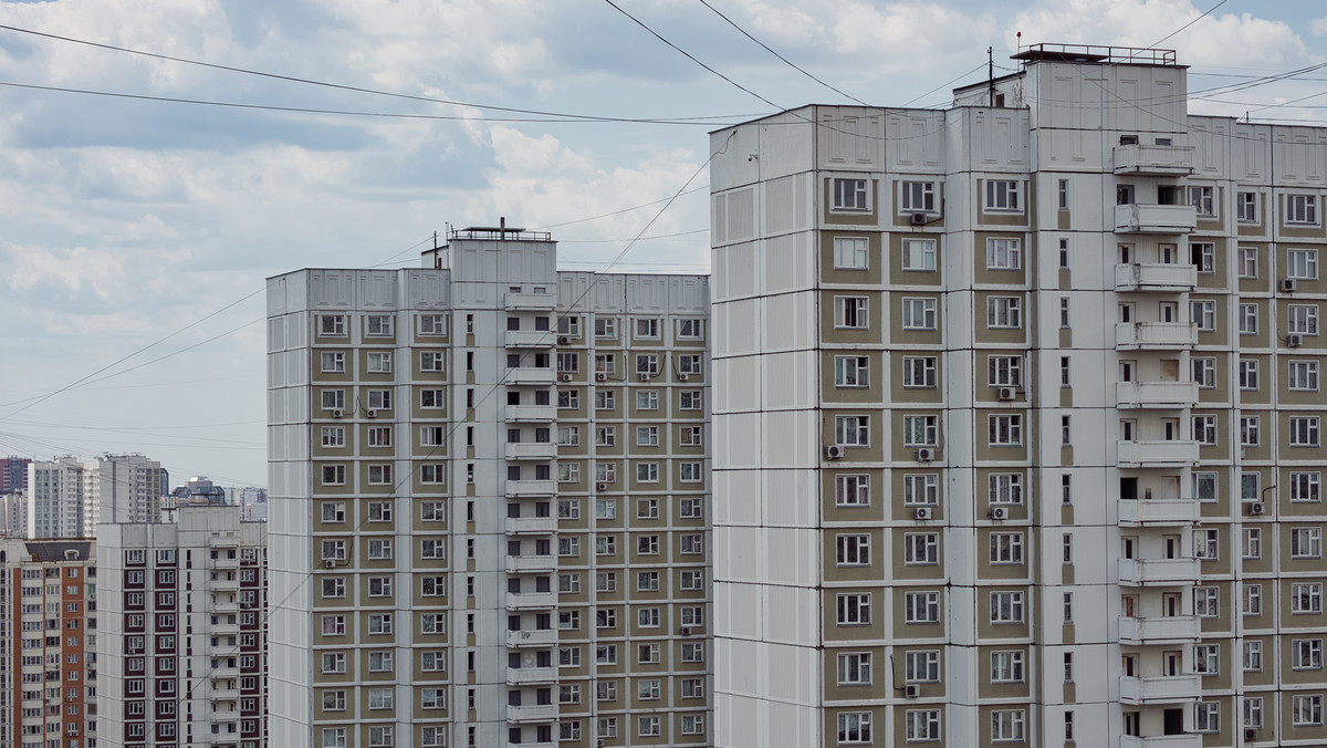 Rosja: Pomalowano postsowieckie bloki. Efekt robi wrażenie