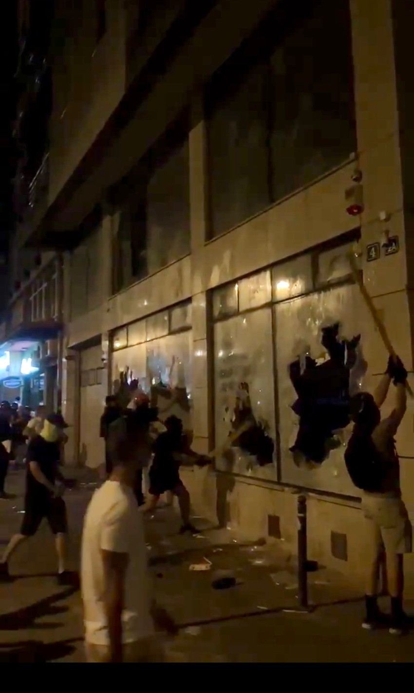 Demoliranje SNS prostorija u Stražilovskoj ulici u Novom Sadu