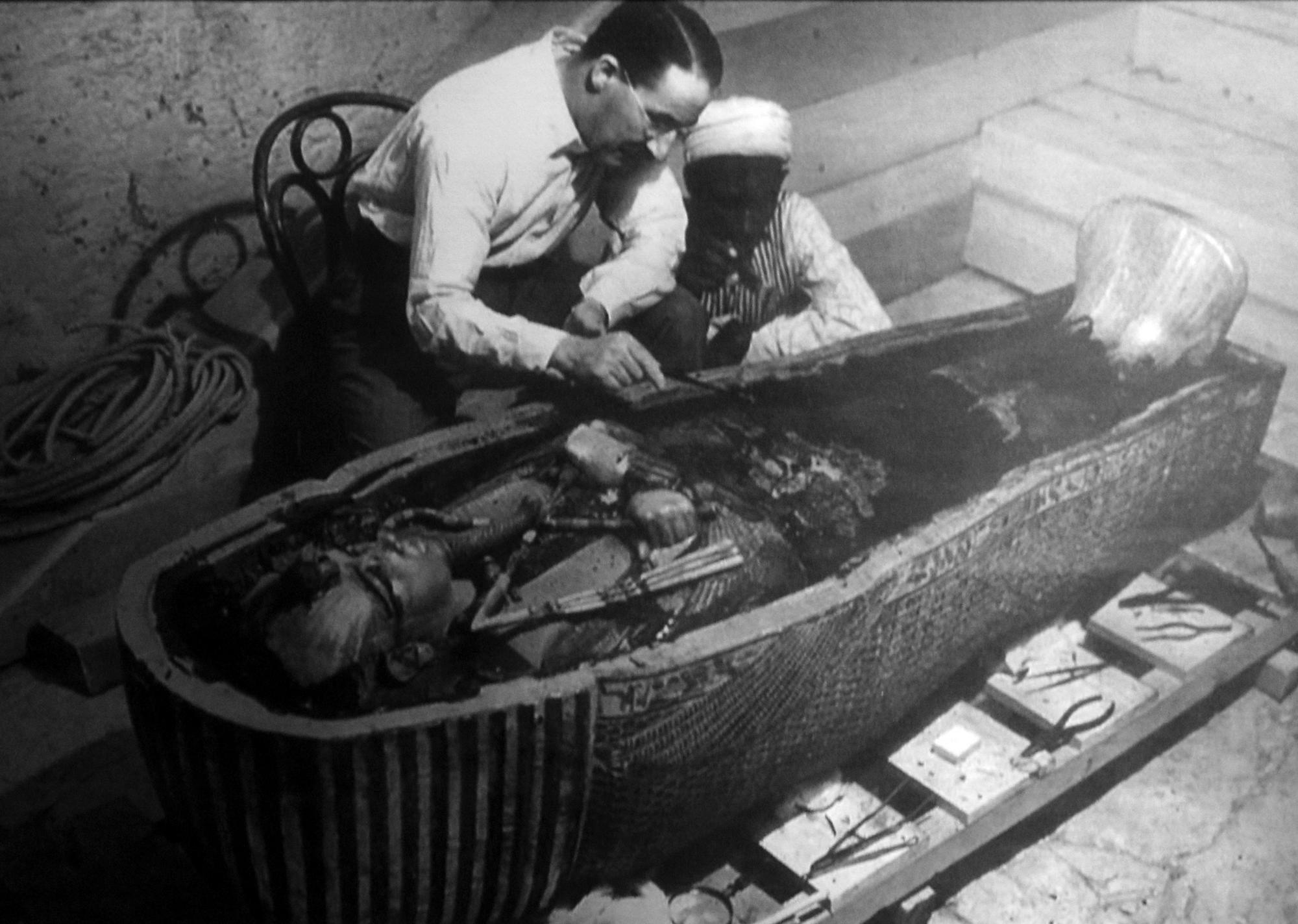 Howard Carter pri objave Tutanchamóna.