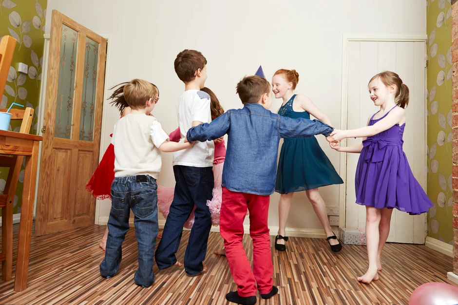 Prema domaćem zakonodavstvu, roditelj koji ne izdržava dete može biti suočen s izvršnim postupkom pokrenutim na osnovu pravnosnažne sudske presude.