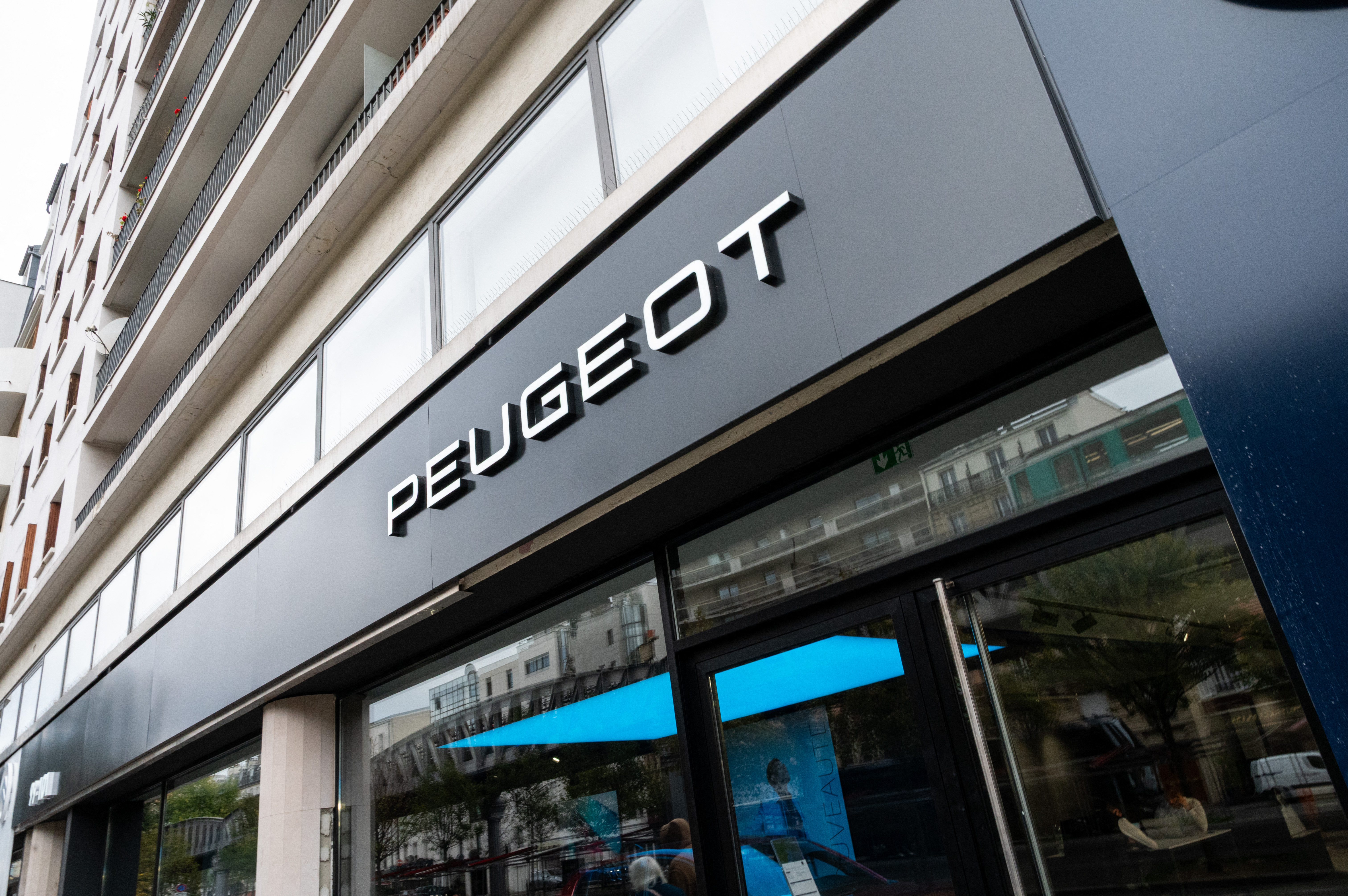 Tesla s'effondre de 37,5 % en France : le marché auto recule de 5 %