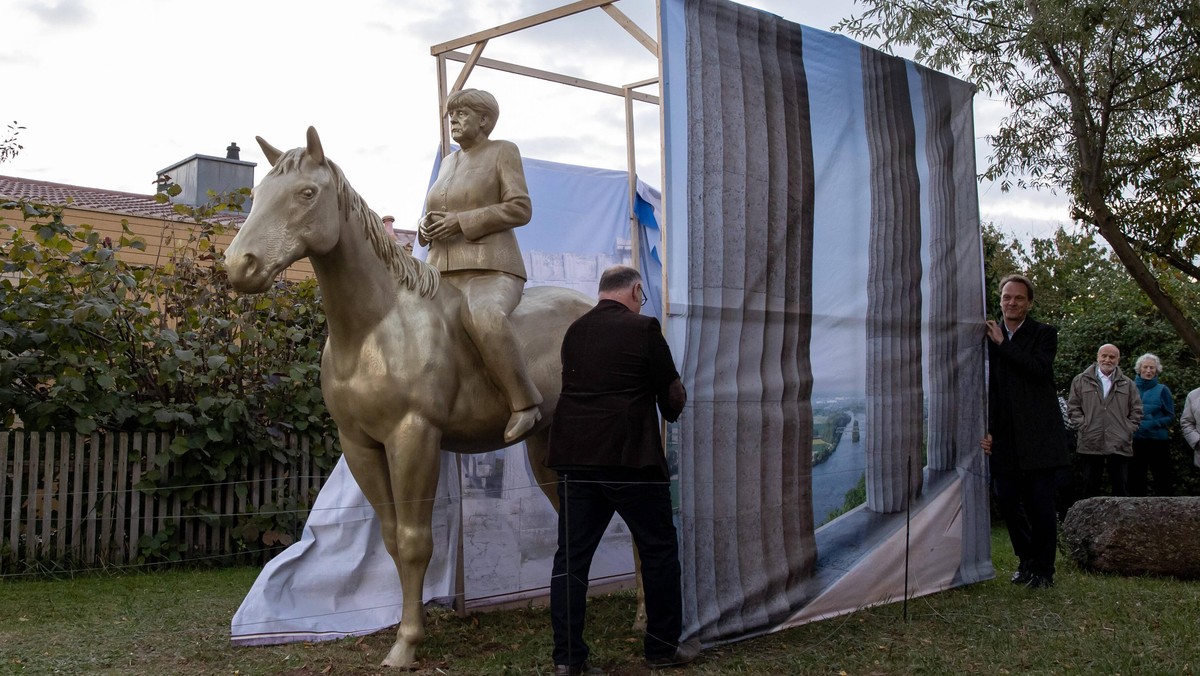 Zawalił się pomnik Angeli Merkel. "Nastąpiło całkowite zniszczenie"